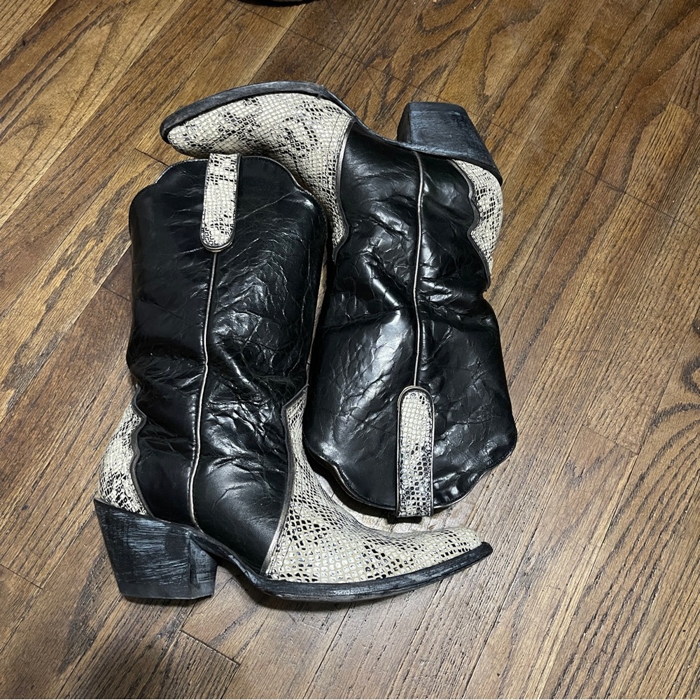 Snake Texture Idyllwind Boots